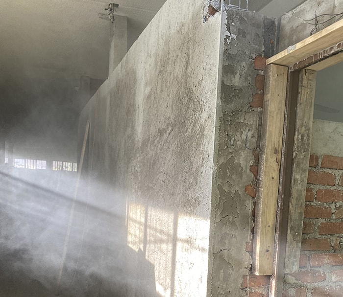 Regaderas en albergue para menores