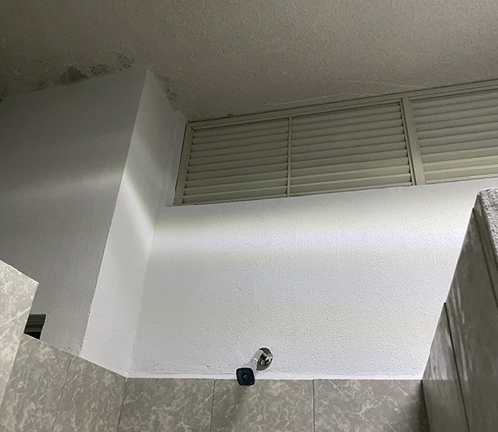 Regaderas en albergue para menores