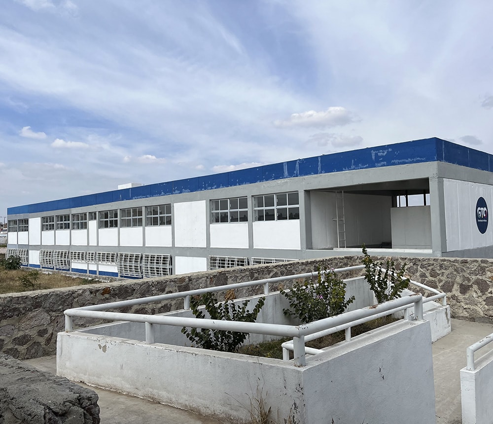 Rehabilitación de la escuela secundaria Julian de Obregón